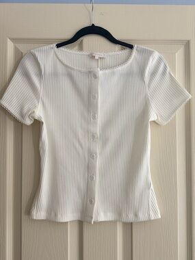 NWOT Olivaceous white Ribbed Button-Front Short Sleeve Top